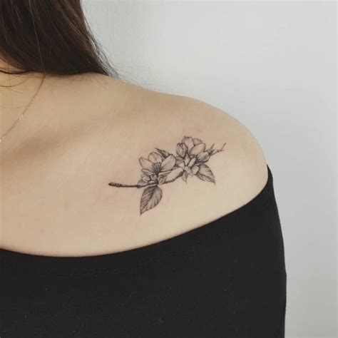 tatuajes para mujeres en el pecho y su significado|Tatuajes en el Pecho para Mujeres: Inspiración y Significado de。